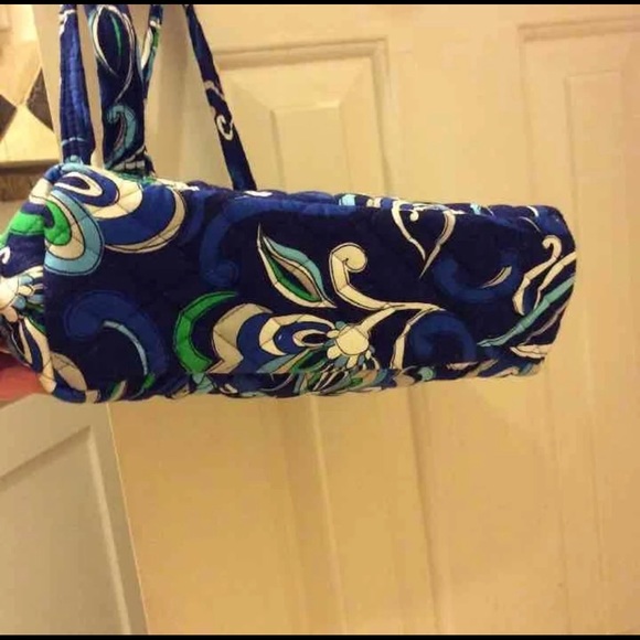 Vera Bradley retired purse like new! - Picture 3 of 4